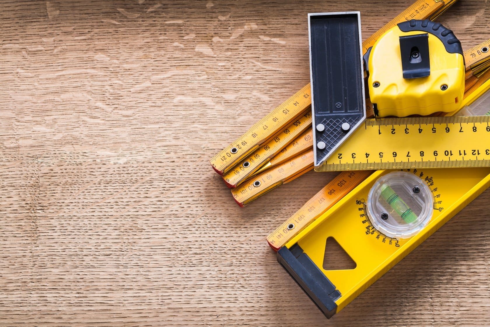 измерительные приборы рулетка и уровень
